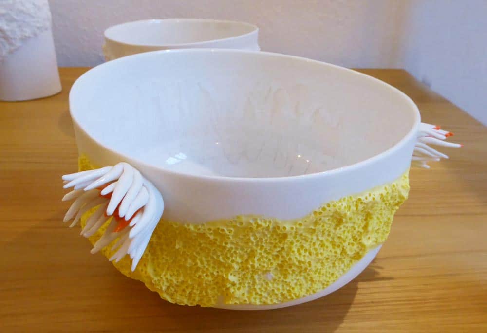 Soupière blanche et jaune en porcelaine, création Patricia Masson