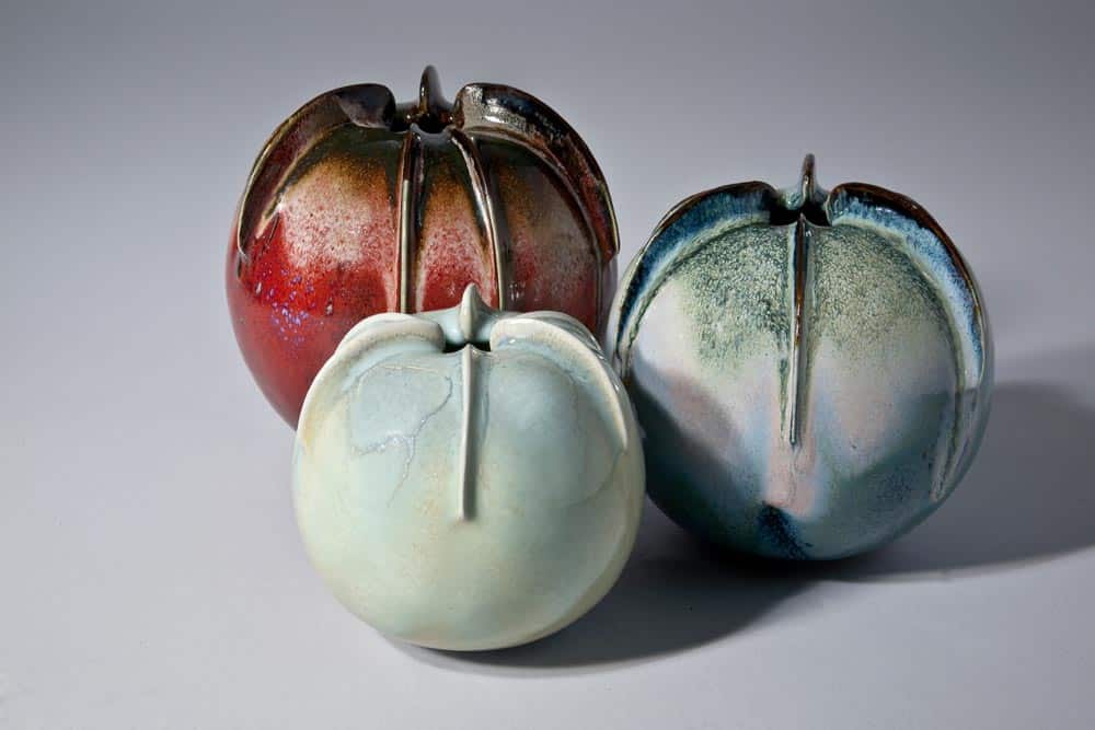 pommes en céramique réalisées par Serge COUSSERAN