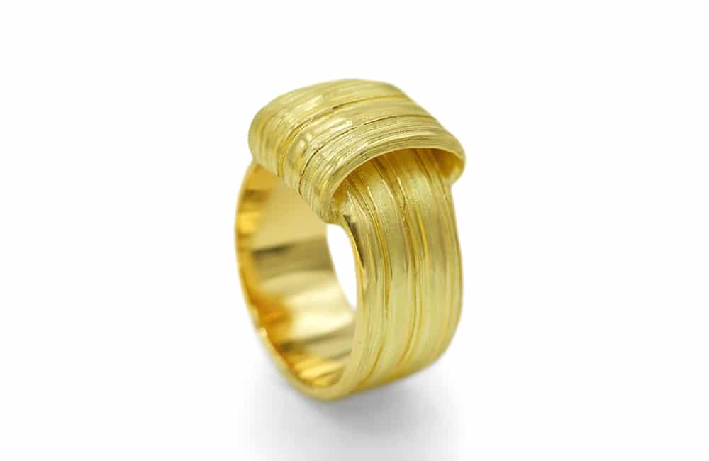 Flow-ring-gold-Marion-Lebouteiller